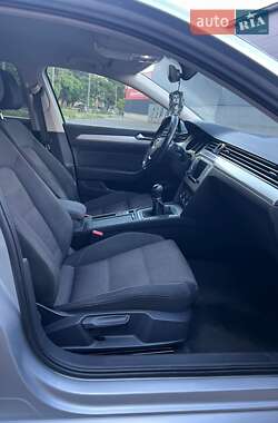 Седан Volkswagen Passat 2015 в 