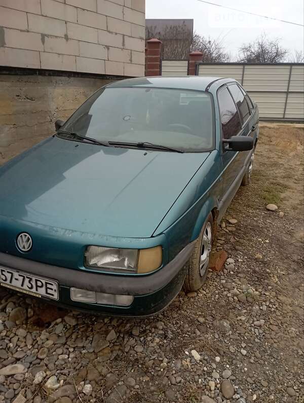 Седан Volkswagen Passat 1991 в Виноградове