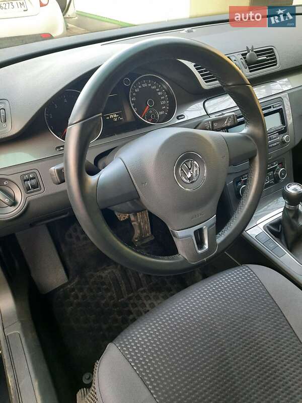 Универсал Volkswagen Passat 2010 в Запорожье