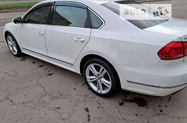 Седан Volkswagen Passat 2012 в Ивано-Франковске