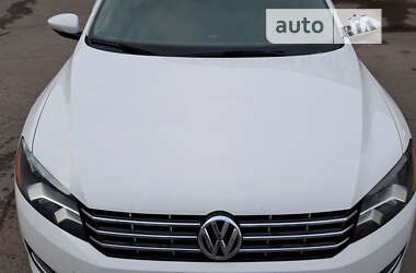 Седан Volkswagen Passat 2012 в Ивано-Франковске