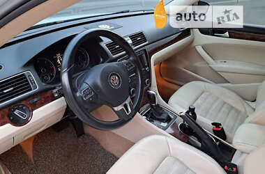 Седан Volkswagen Passat 2012 в Ивано-Франковске