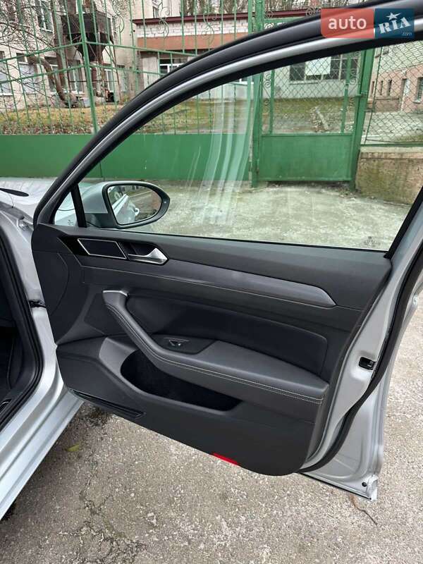 Универсал Volkswagen Passat 2017 в Львове