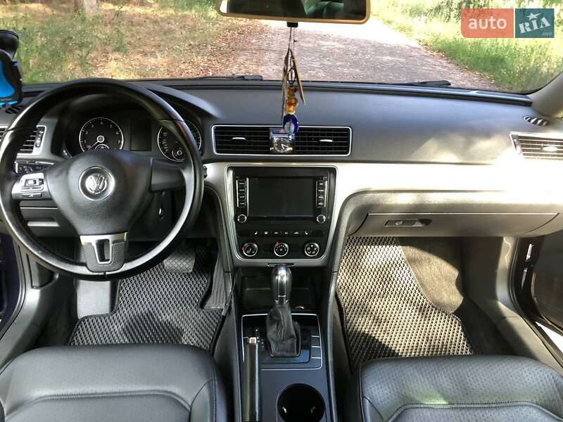 Седан Volkswagen Passat 2013 в Дніпрі