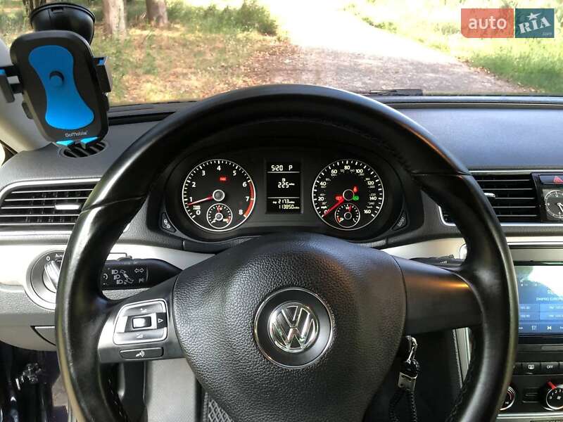 Седан Volkswagen Passat 2013 в Дніпрі