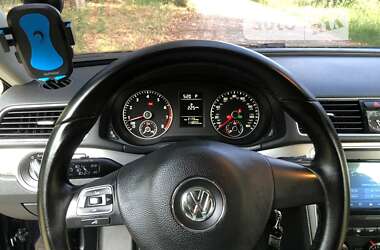 Седан Volkswagen Passat 2013 в Днепре