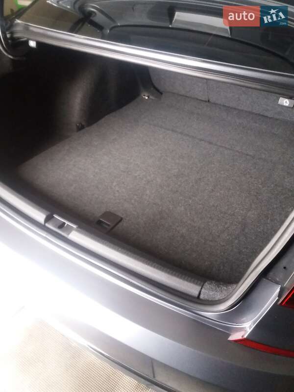 Седан Volkswagen Passat 2016 в Сумах