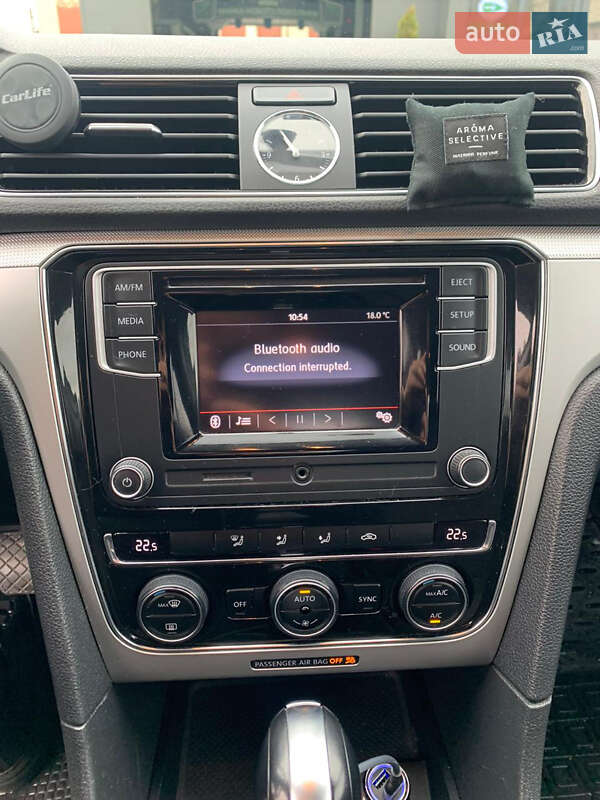 Седан Volkswagen Passat 2015 в Черновцах