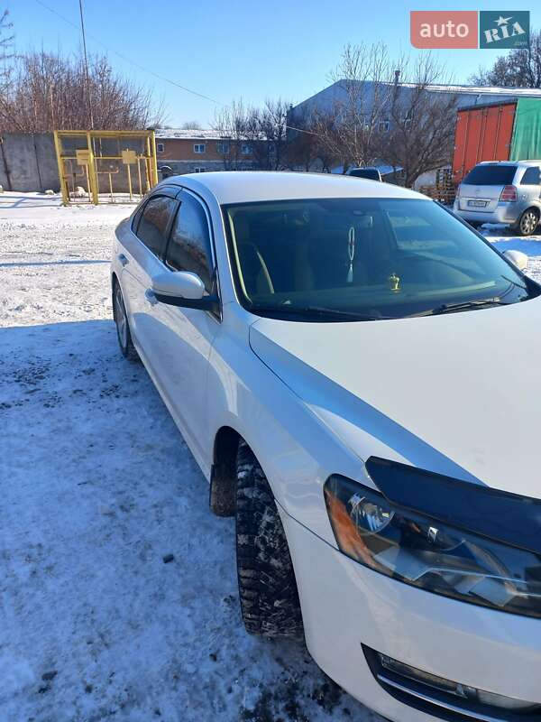 Седан Volkswagen Passat 2012 в Києві