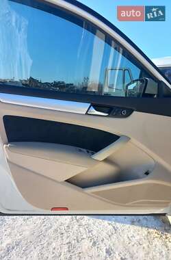 Седан Volkswagen Passat 2012 в Києві