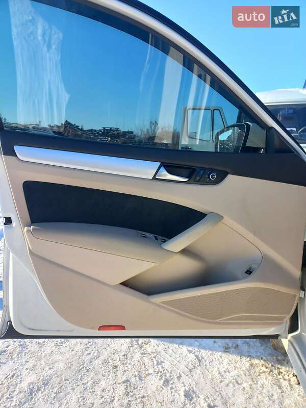 Седан Volkswagen Passat 2012 в Києві