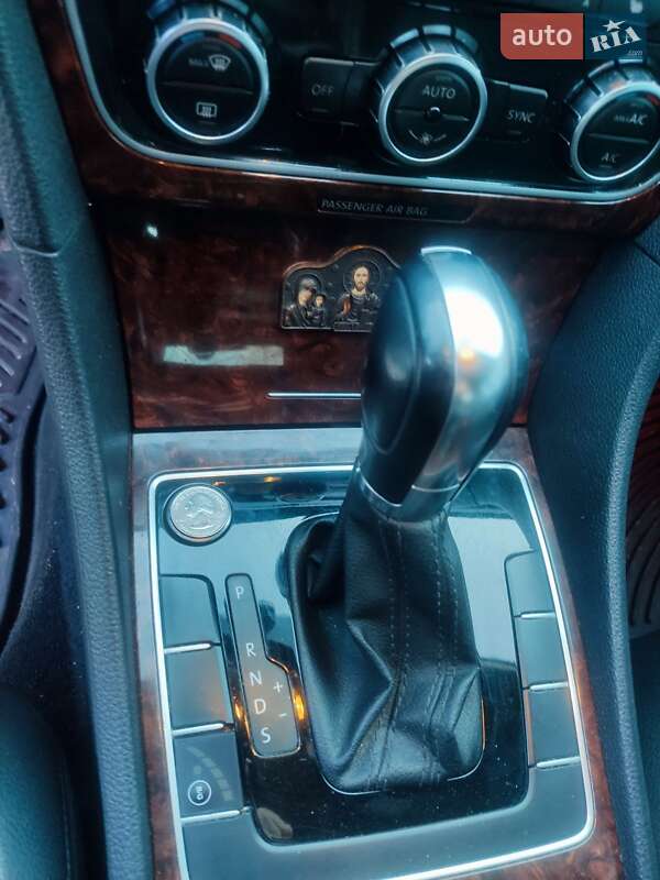 Седан Volkswagen Passat 2013 в Харкові