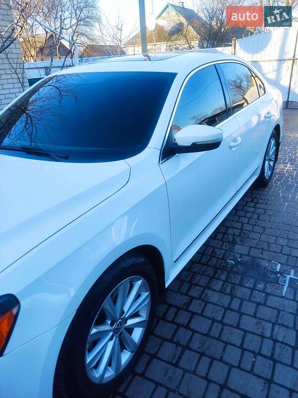 Седан Volkswagen Passat 2013 в Харкові