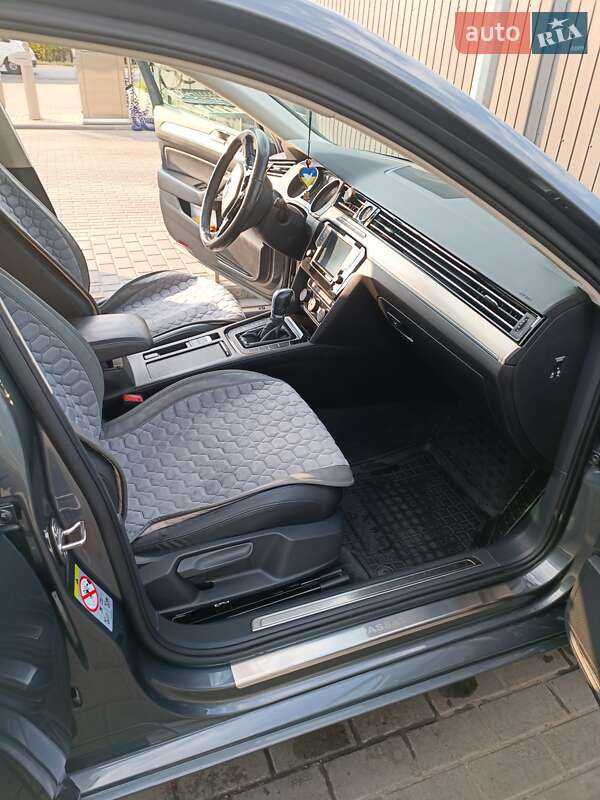 Універсал Volkswagen Passat 2017 в Харкові