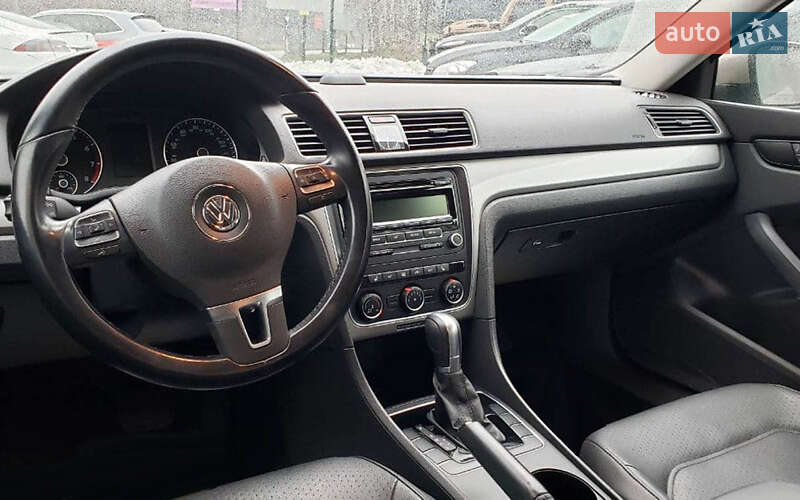 Седан Volkswagen Passat 2014 в Львові