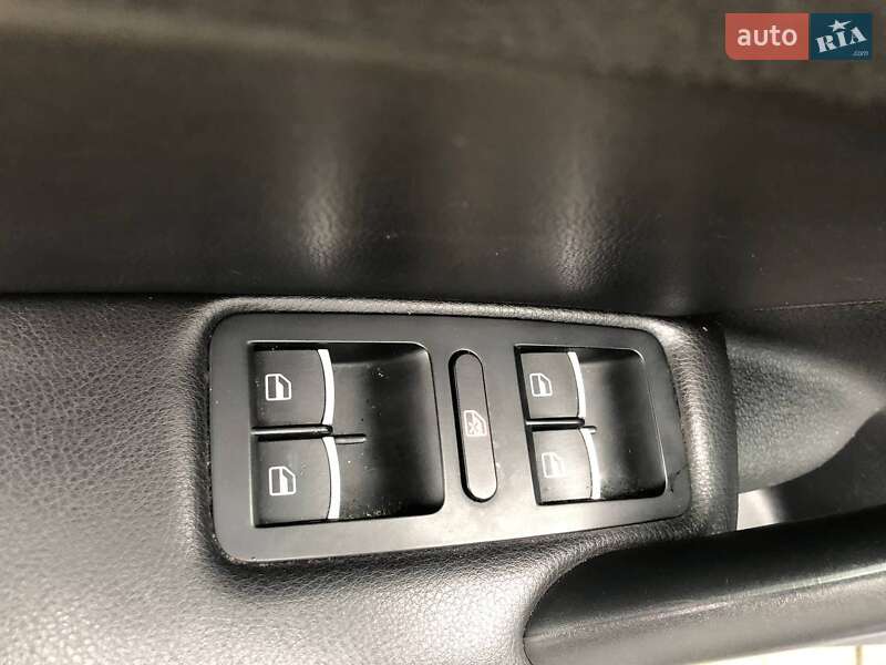 Седан Volkswagen Passat 2014 в Львові