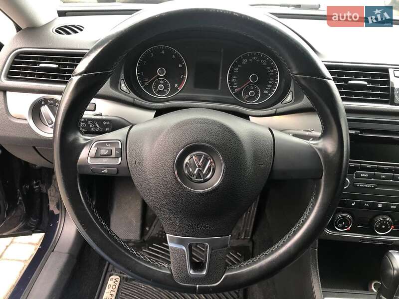 Седан Volkswagen Passat 2014 в Львові