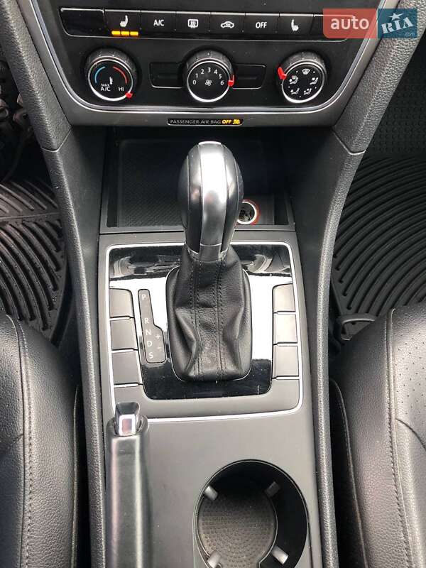 Седан Volkswagen Passat 2014 в Львові