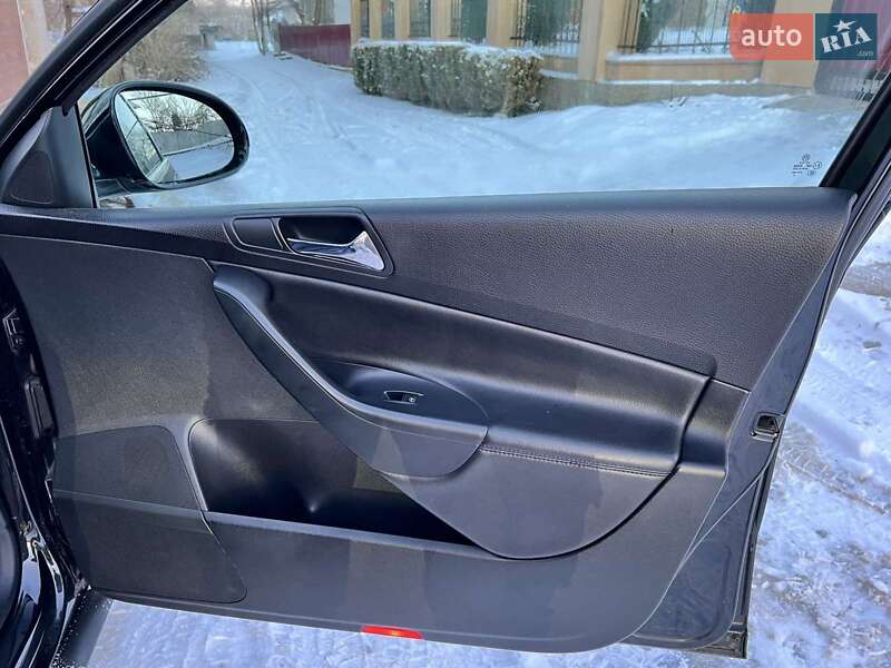 Универсал Volkswagen Passat 2006 в Городенке