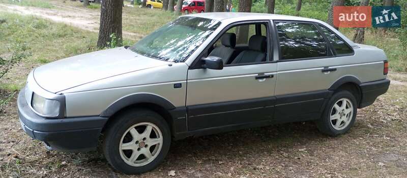 Седан Volkswagen Passat 1988 в Попельне