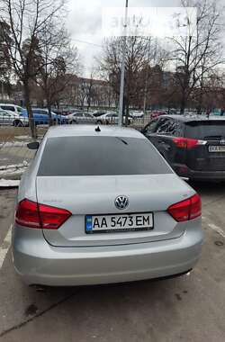 Седан Volkswagen Passat 2011 в Киеве