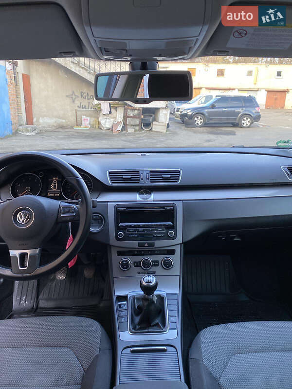 Универсал Volkswagen Passat 2012 в Киеве