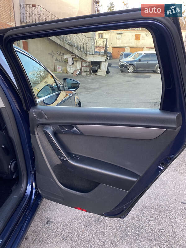 Универсал Volkswagen Passat 2012 в Киеве