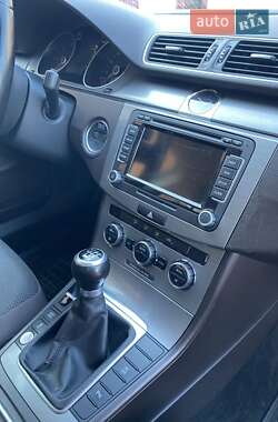 Универсал Volkswagen Passat 2011 в Житомире