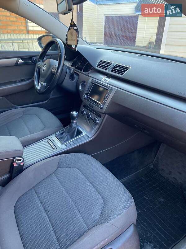 Універсал Volkswagen Passat 2011 в Житомирі