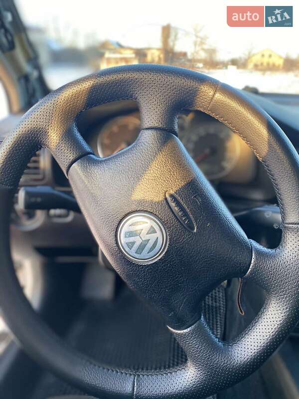 Універсал Volkswagen Passat 2004 в Надвірній