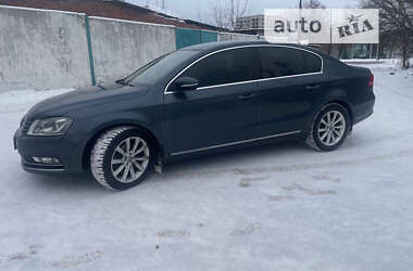 Седан Volkswagen Passat 2012 в Харкові