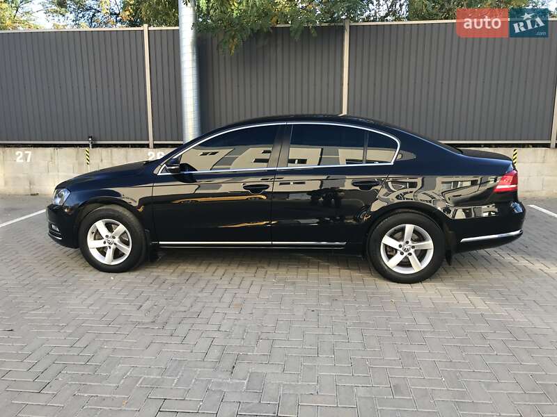 Седан Volkswagen Passat 2012 в Киеве