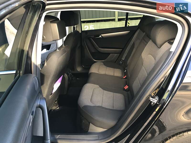 Седан Volkswagen Passat 2012 в Киеве