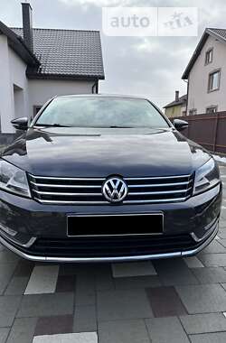 Седан Volkswagen Passat 2011 в Івано-Франківську