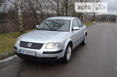 Седан Volkswagen Passat 2003 в Киеве