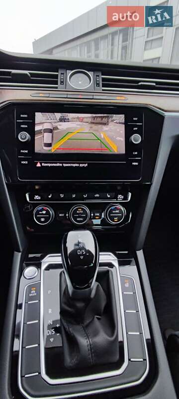 Седан Volkswagen Passat 2017 в Києві