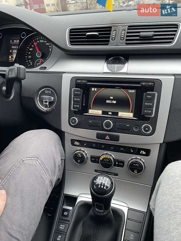 Універсал Volkswagen Passat 2012 в Полтаві