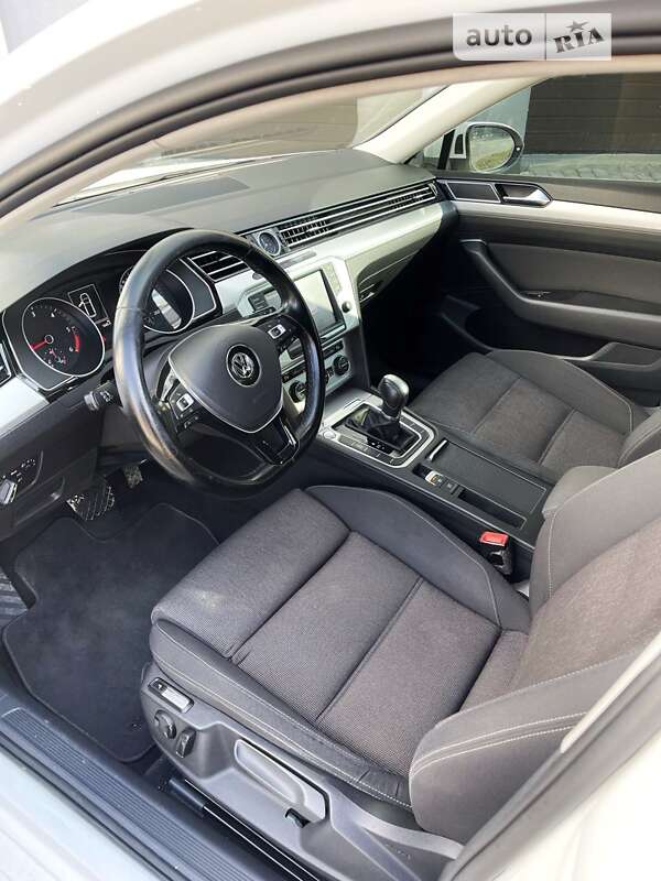Універсал Volkswagen Passat 2015 в Івано-Франківську