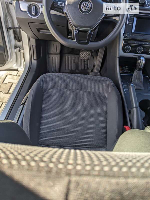 Седан Volkswagen Passat 2016 в Вишневом