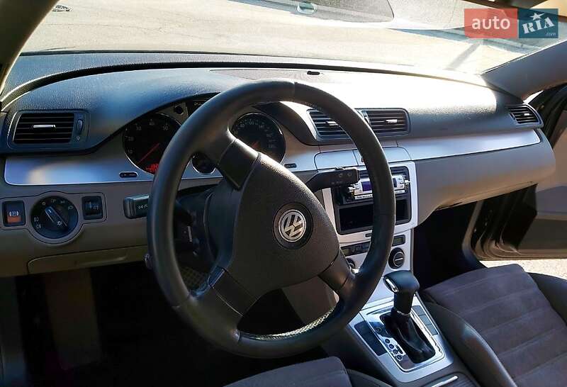 Седан Volkswagen Passat 2006 в Марганці