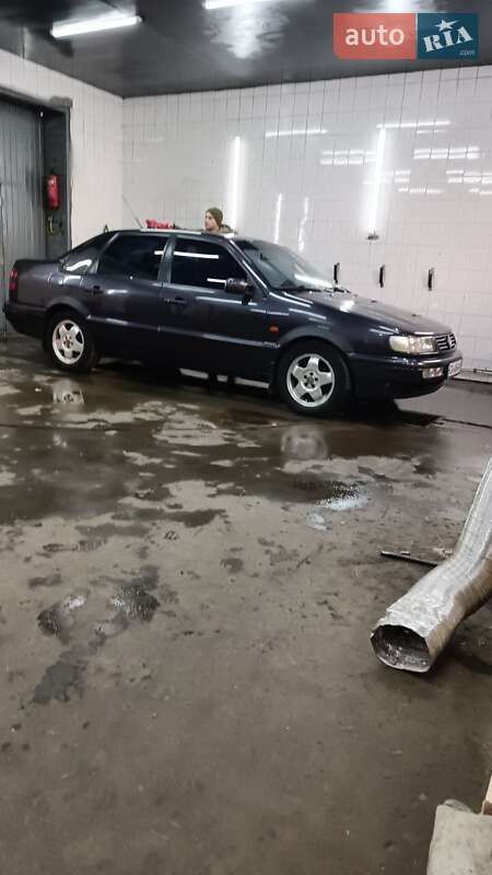 Седан Volkswagen Passat 1994 в Черкассах