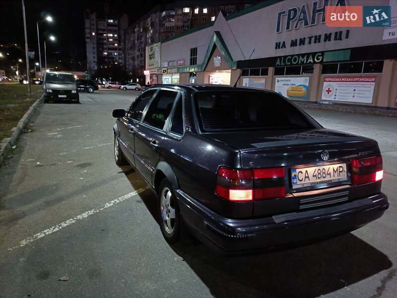 Седан Volkswagen Passat 1994 в Черкассах