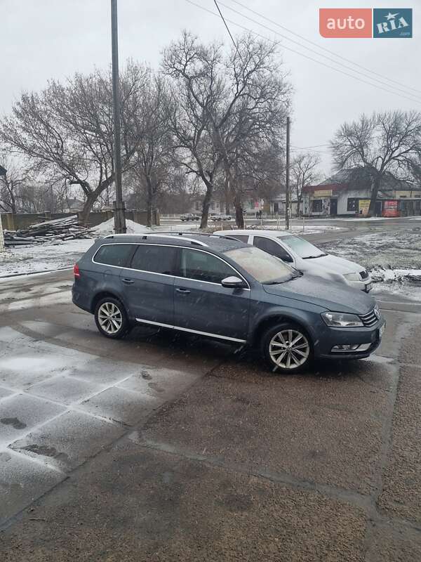 Універсал Volkswagen Passat 2012 в Перещепині