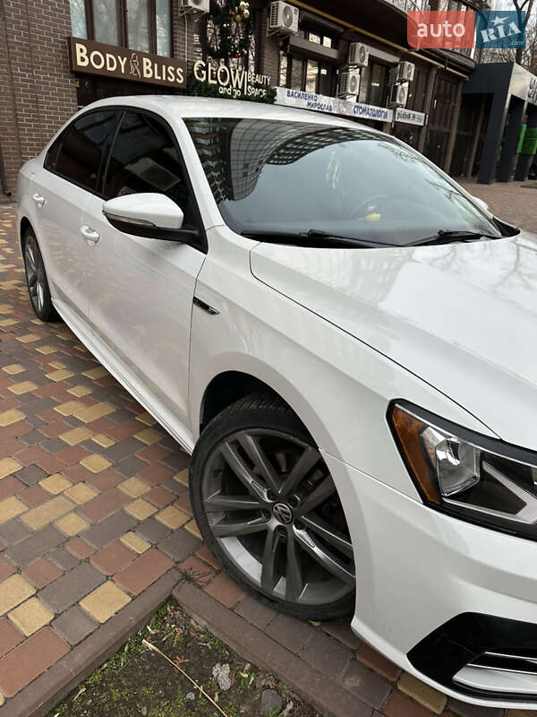 Седан Volkswagen Passat 2017 в Кропивницком