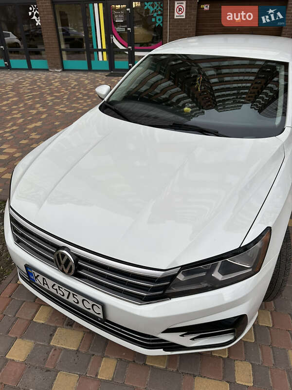 Седан Volkswagen Passat 2017 в Кропивницком