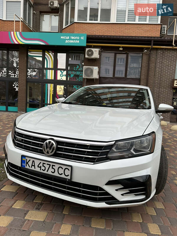 Седан Volkswagen Passat 2017 в Кропивницком