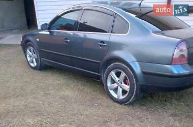 Седан Volkswagen Passat 2000 в Вижнице