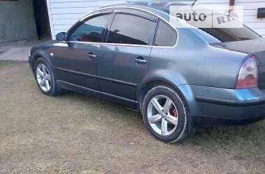 Седан Volkswagen Passat 2000 в Вижнице