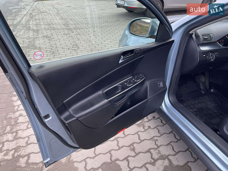 Универсал Volkswagen Passat 2006 в Калуше