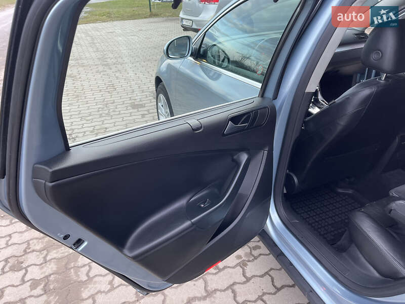 Универсал Volkswagen Passat 2006 в Калуше